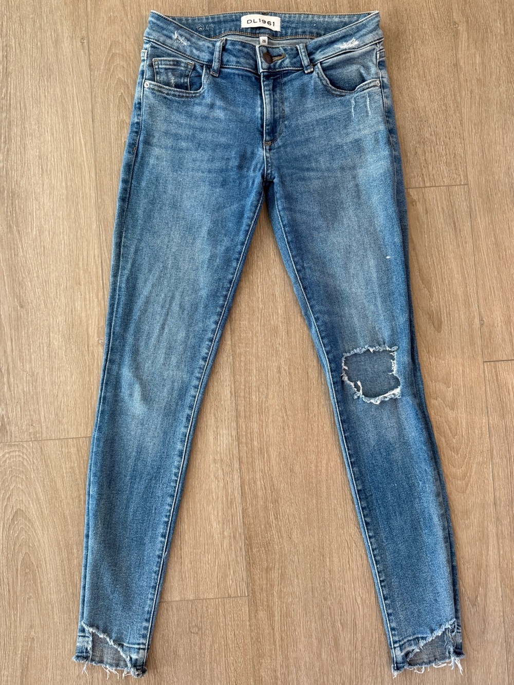DL1961 Emma Power Legging Jeans | Divers Wash | Distressed | Raw Hem | 26